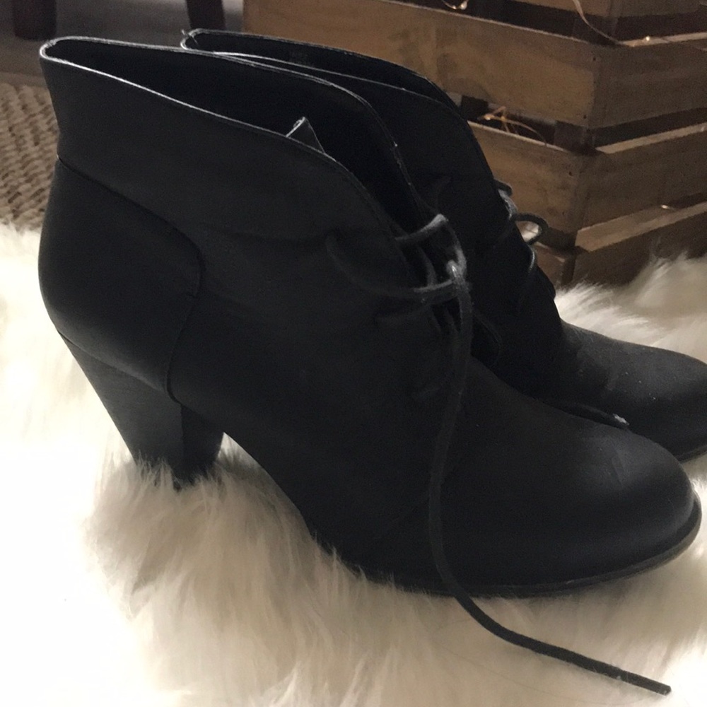 Vintage style lace up Booties